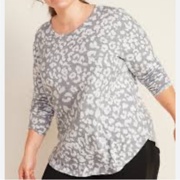 Old Navy Tops - Old Navy Size X-Large  Animal Print Long Sleeve Top Gray Leopard Print
